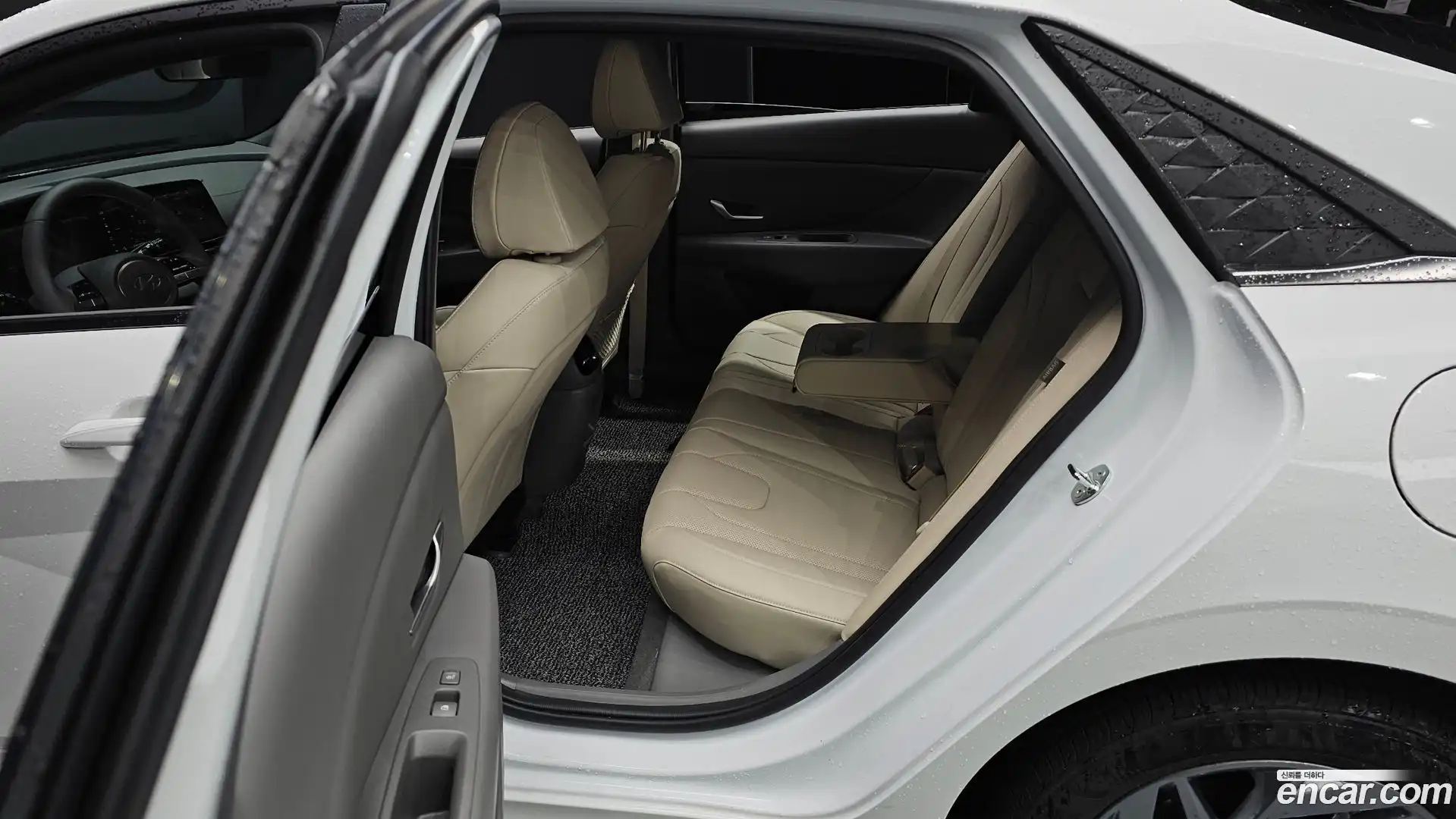 AVANTE Hyundai 2023.10-OPTION-015