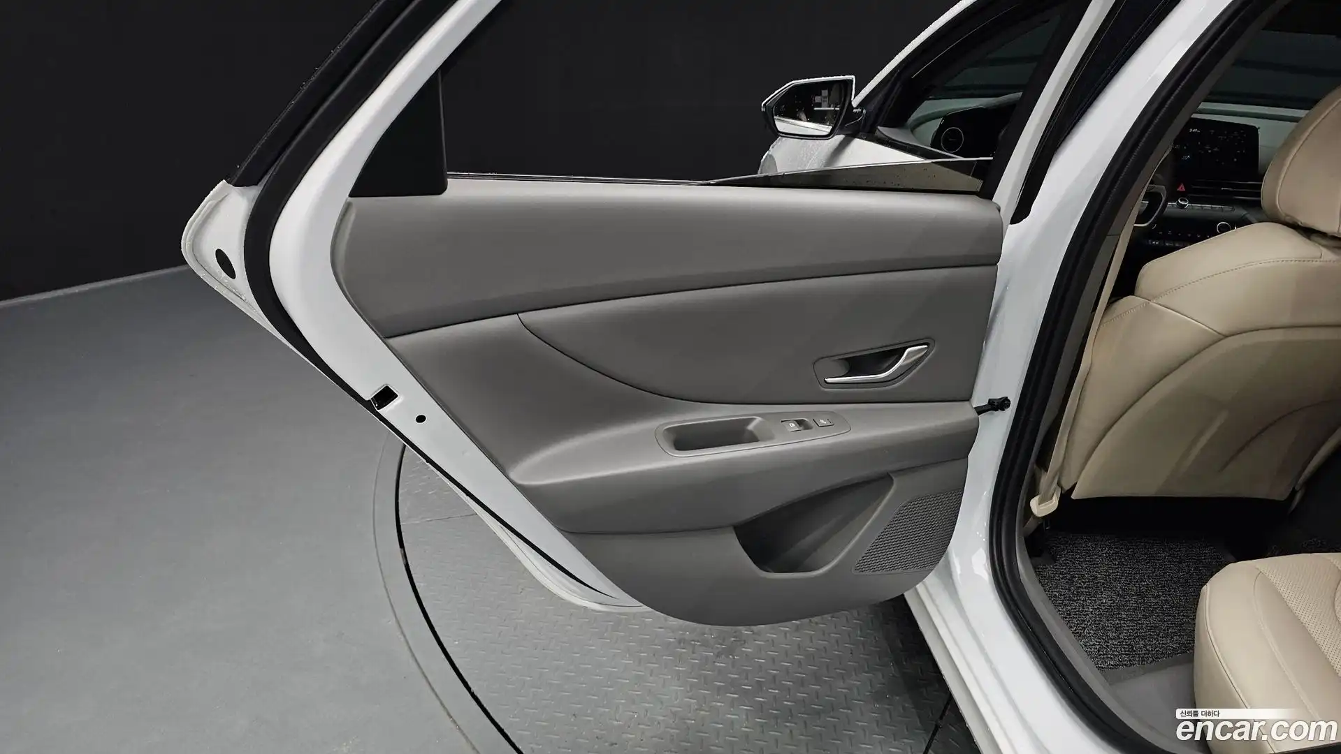 AVANTE Hyundai 2023.10-INNER-035