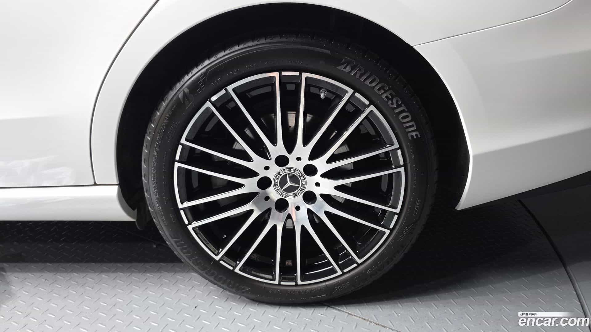 C-Class Mercedes-Benz 2024.0-OUTER-005
