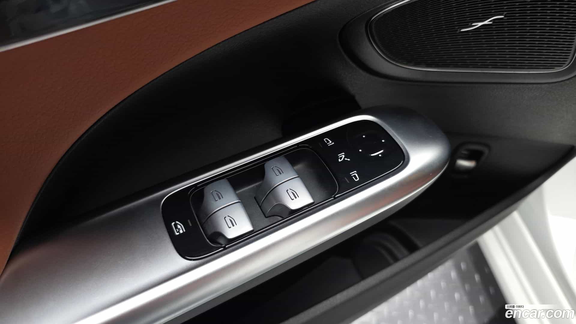 C-Class Mercedes-Benz 2024.0-OPTION-024