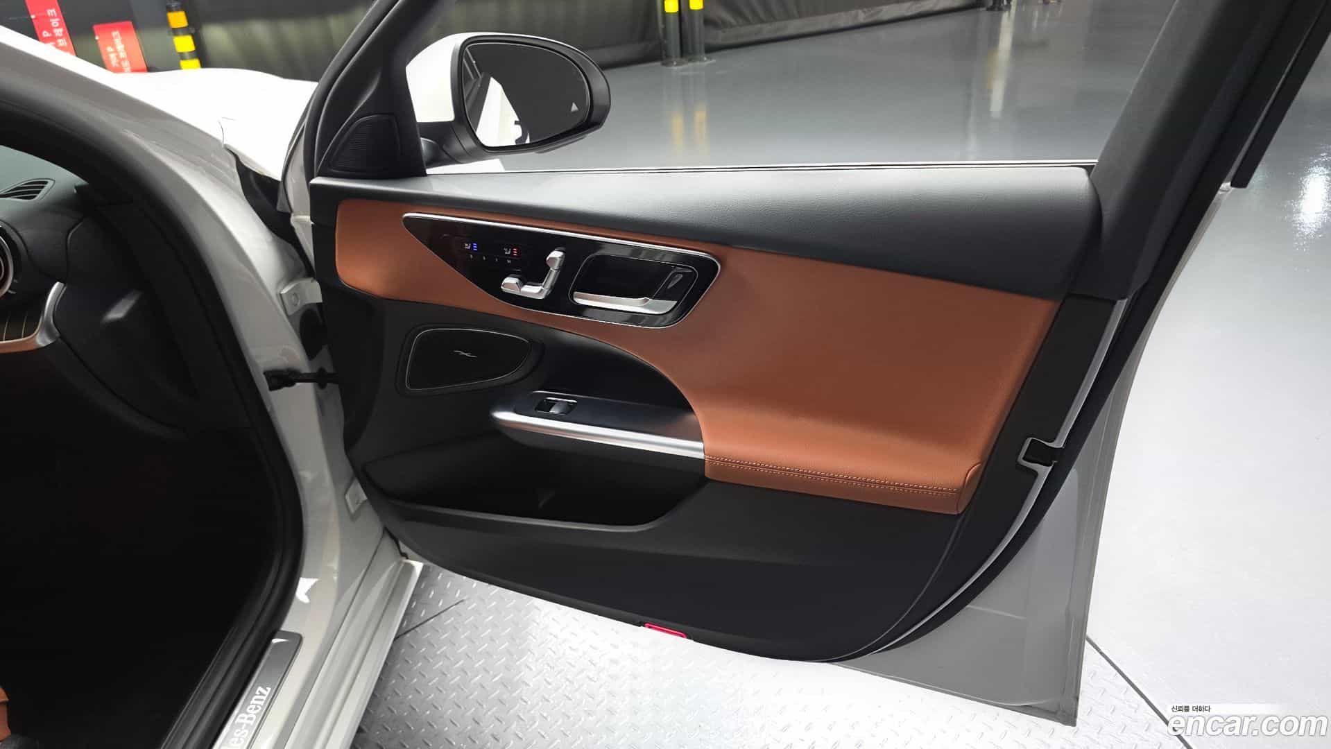 C-Class Mercedes-Benz 2024.0-INNER-034