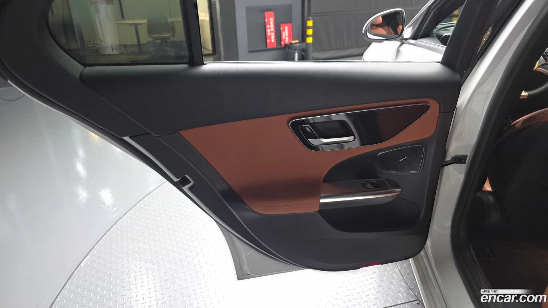 C-Class Mercedes-Benz 2024.0-INNER-035