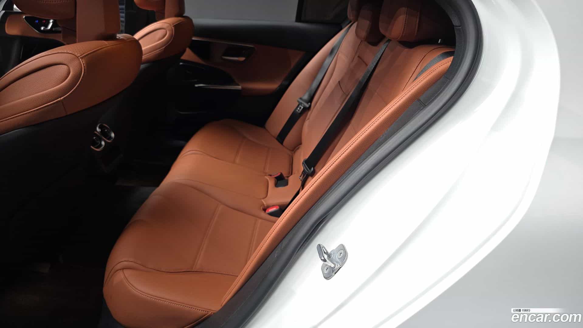 C-Class Mercedes-Benz 2024.0-INNER-036