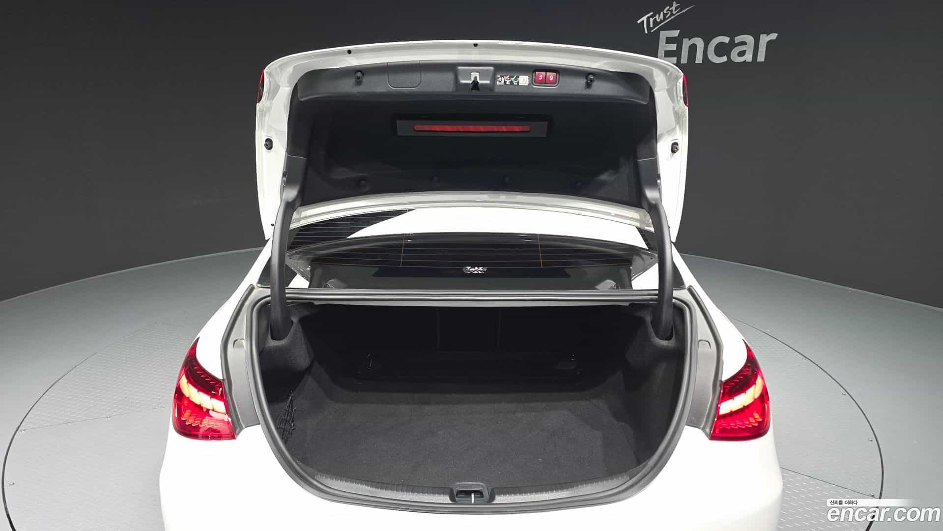 C-Class Mercedes-Benz 2024.0-OPTION-043