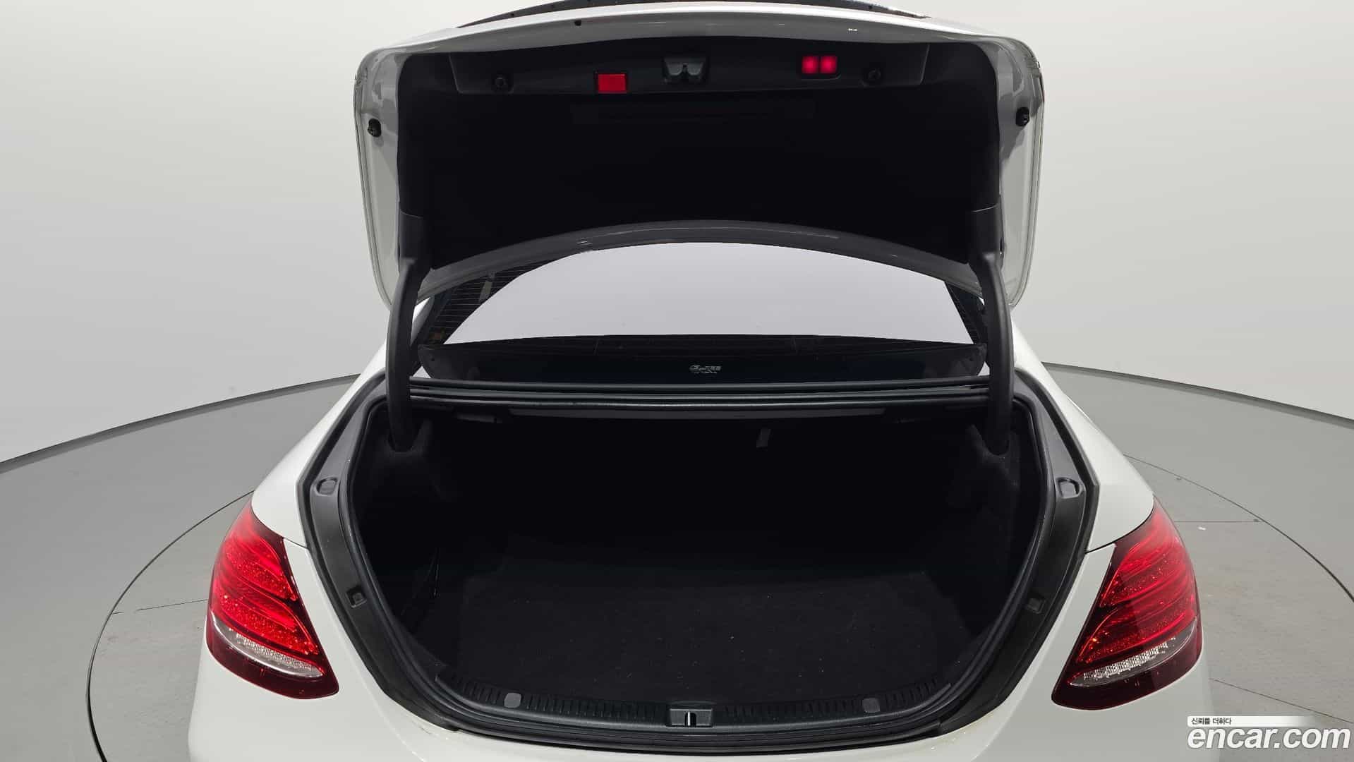 E-Class Mercedes-Benz 2020.5-OPTION-024