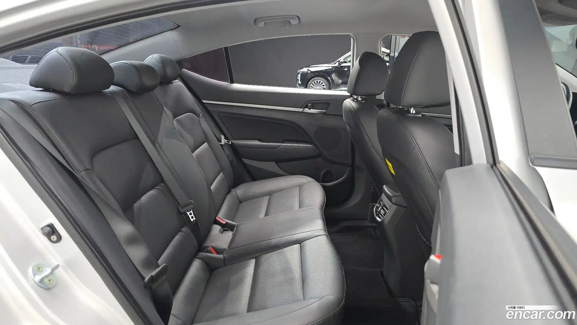 AVANTE Hyundai 2015.11-OPTION-015