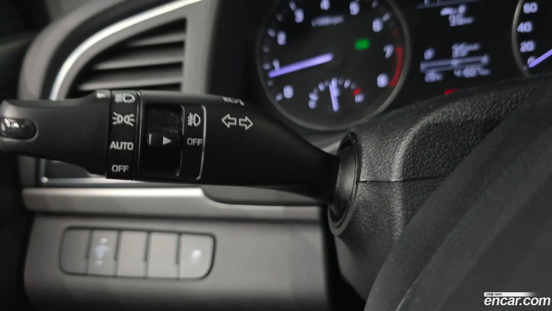 AVANTE Hyundai 2015.11-OPTION-022