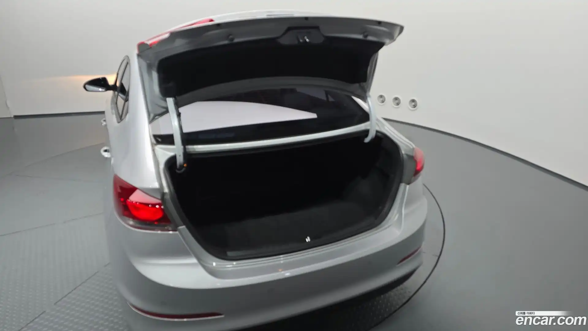 AVANTE Hyundai 2015.11-OPTION-024