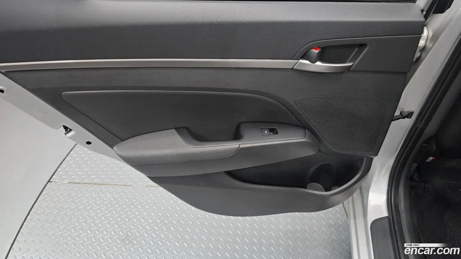AVANTE Hyundai 2015.11-INNER-035
