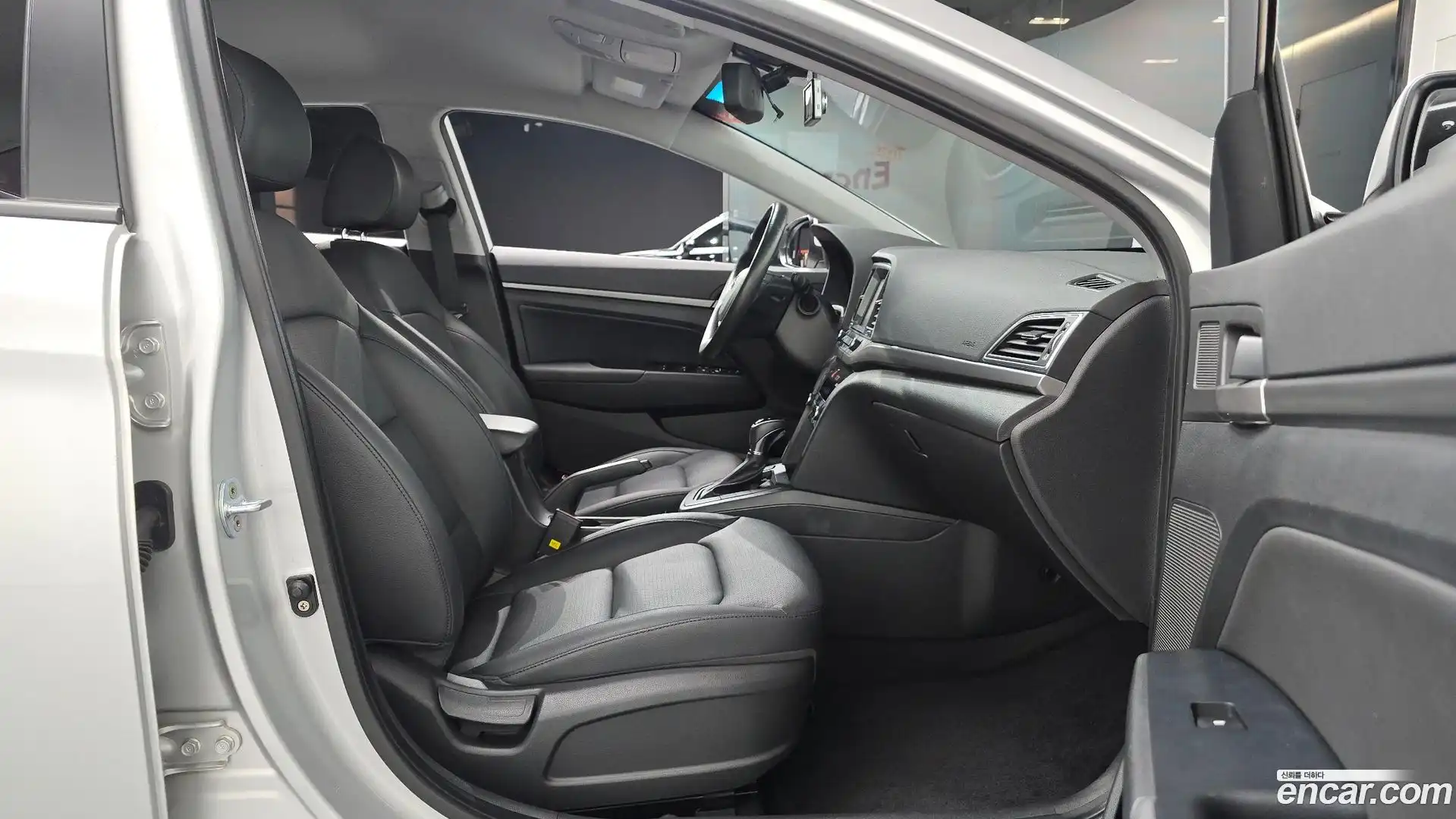 AVANTE Hyundai 2015.11-INNER-036