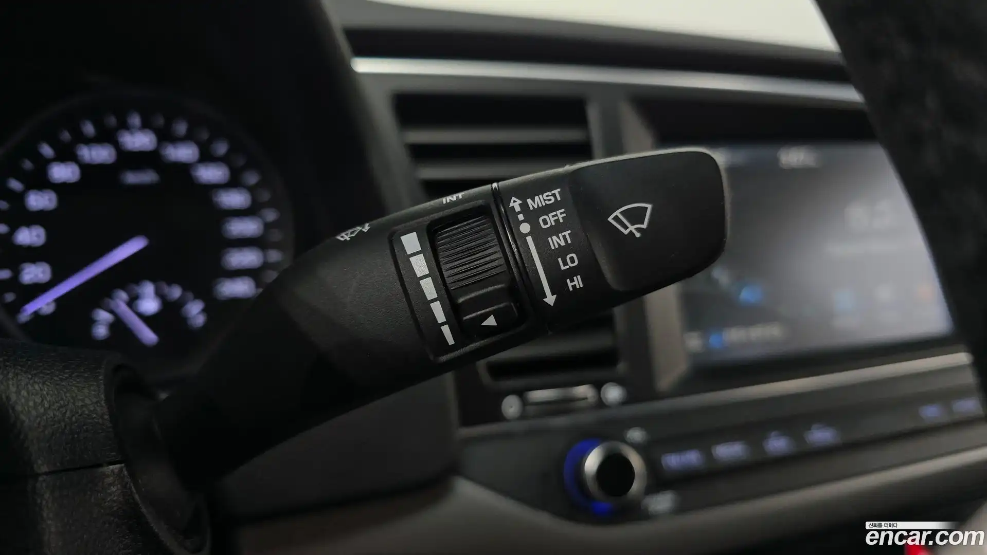 AVANTE Hyundai 2015.11-OPTION-045
