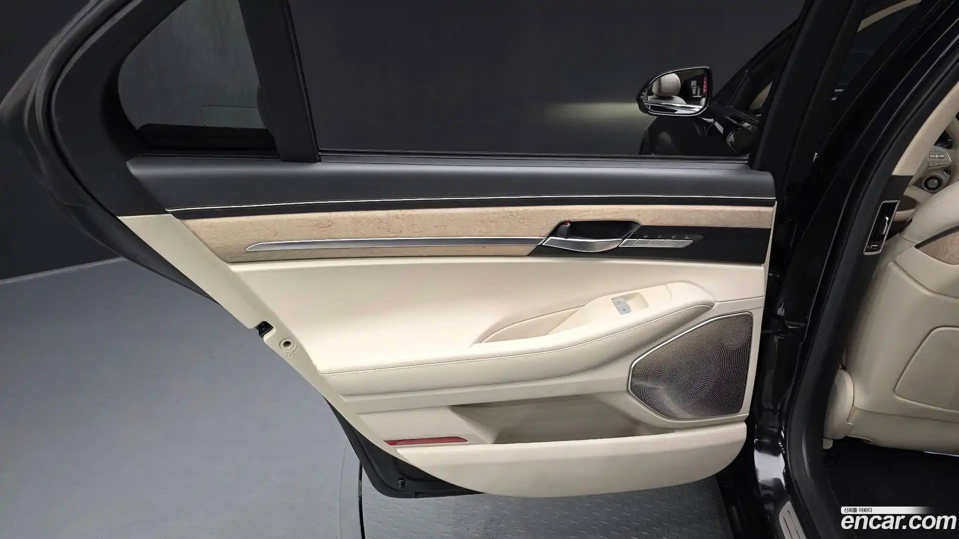 G90 Genesis 2020.2-INNER-035
