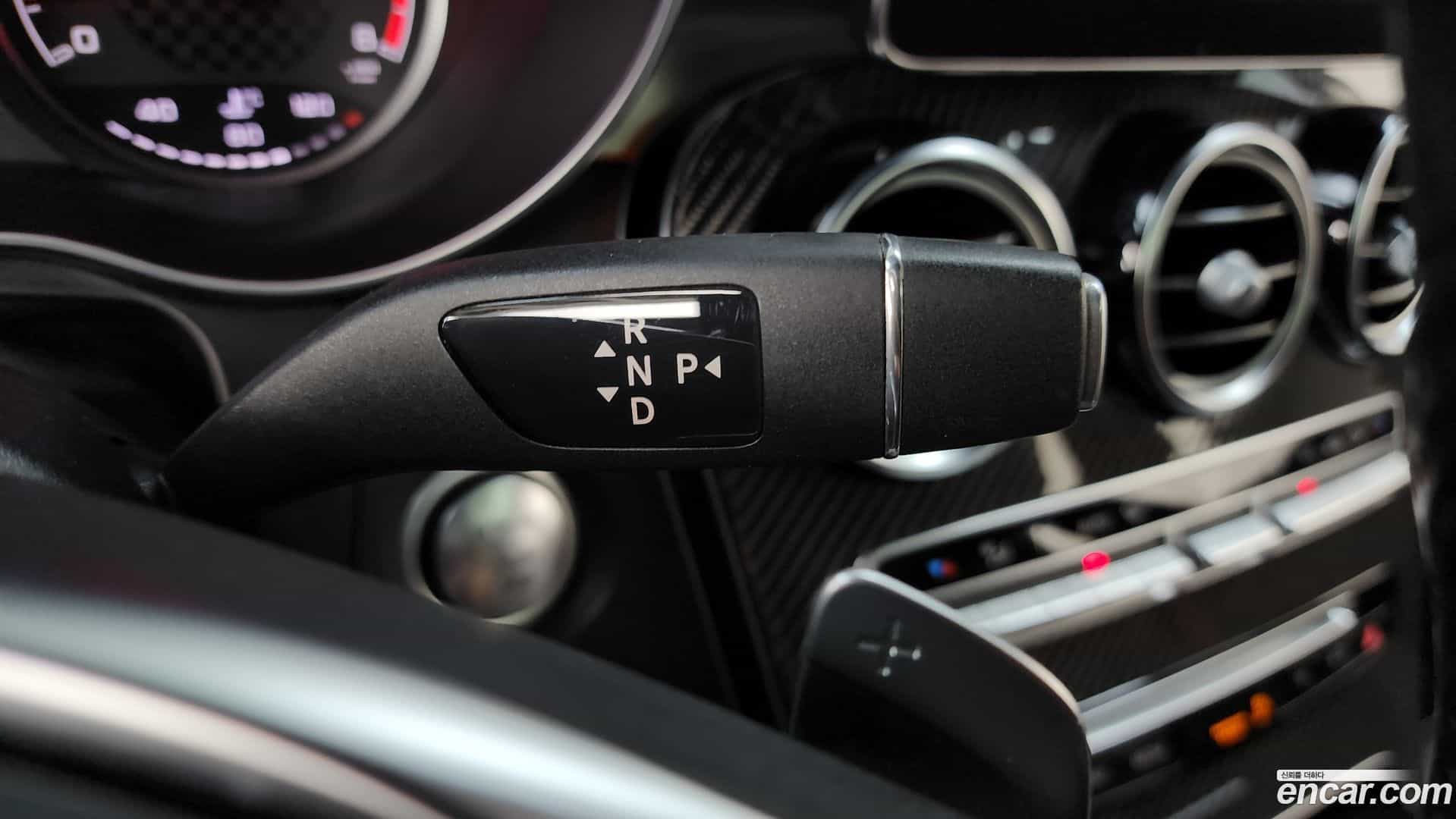GLC-Class Mercedes-Benz 2016.11-INNER-009