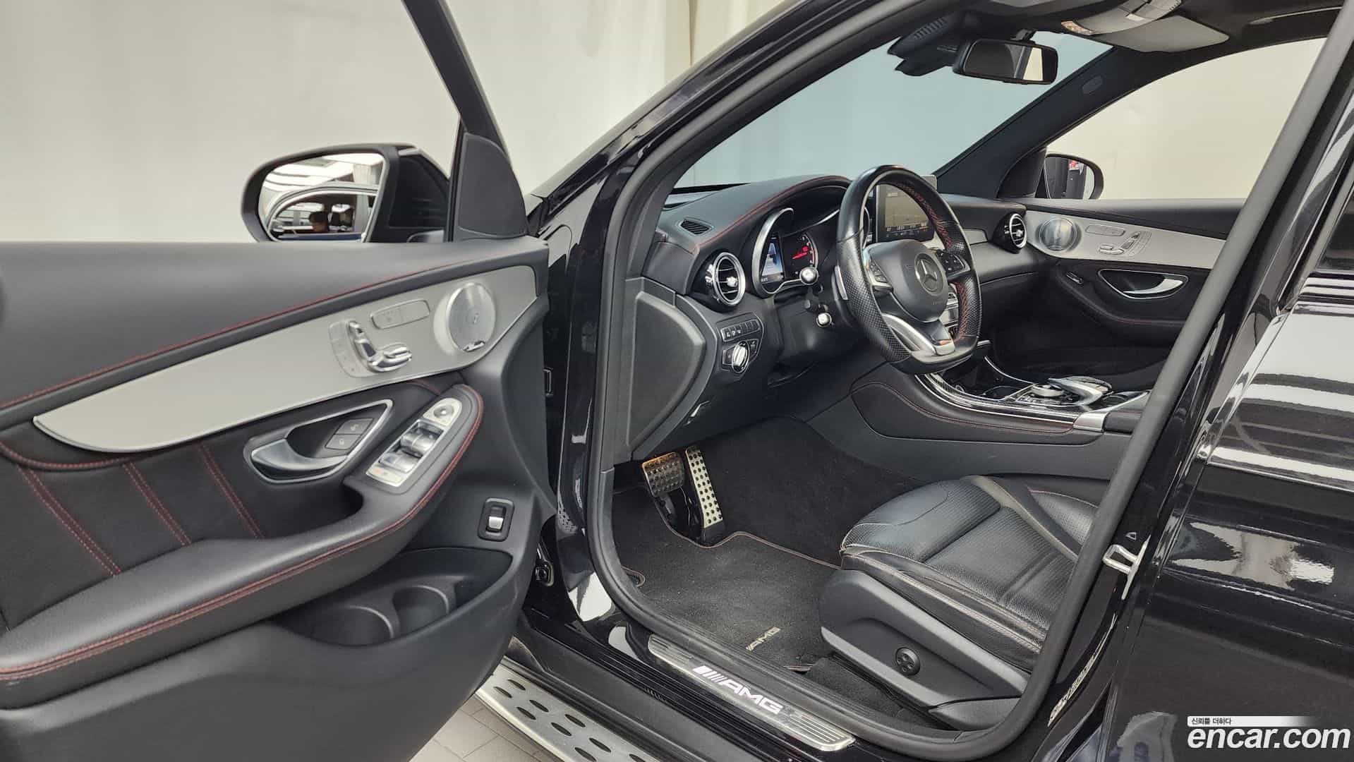 GLC-Class Mercedes-Benz 2016.11-INNER-010