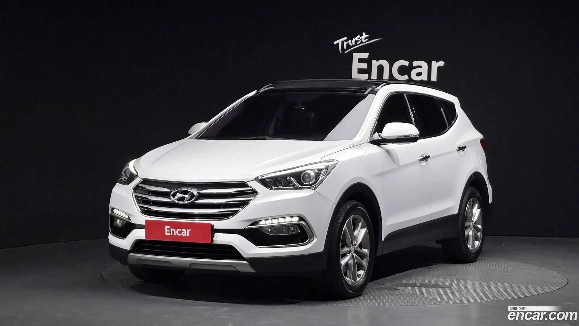 Main__Slider__Photo:Santafe Hyundai 2016.8-0
