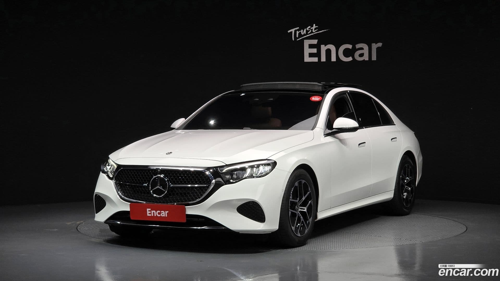 Main__Slider__Photo:E-Class Mercedes-Benz 2025.5-0