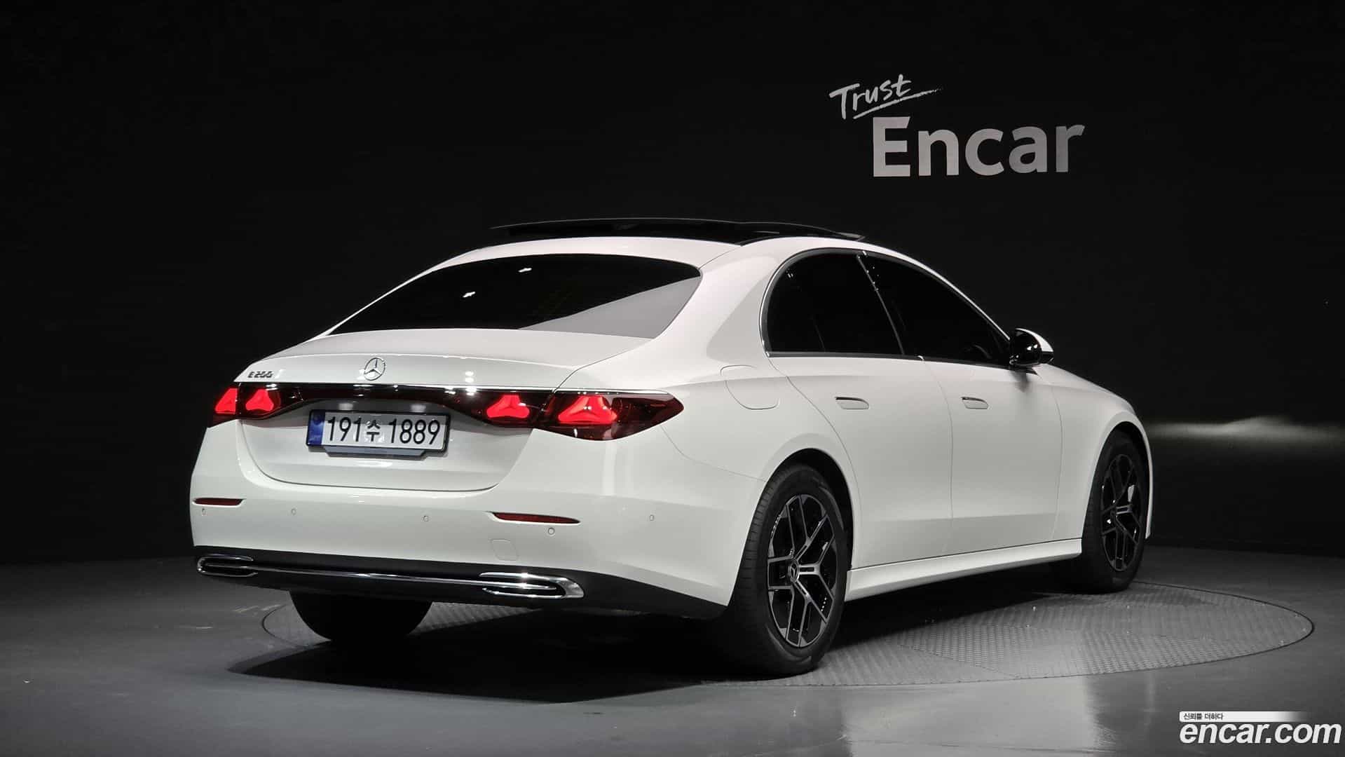 E-Class Mercedes-Benz 2025.5-OUTER-002