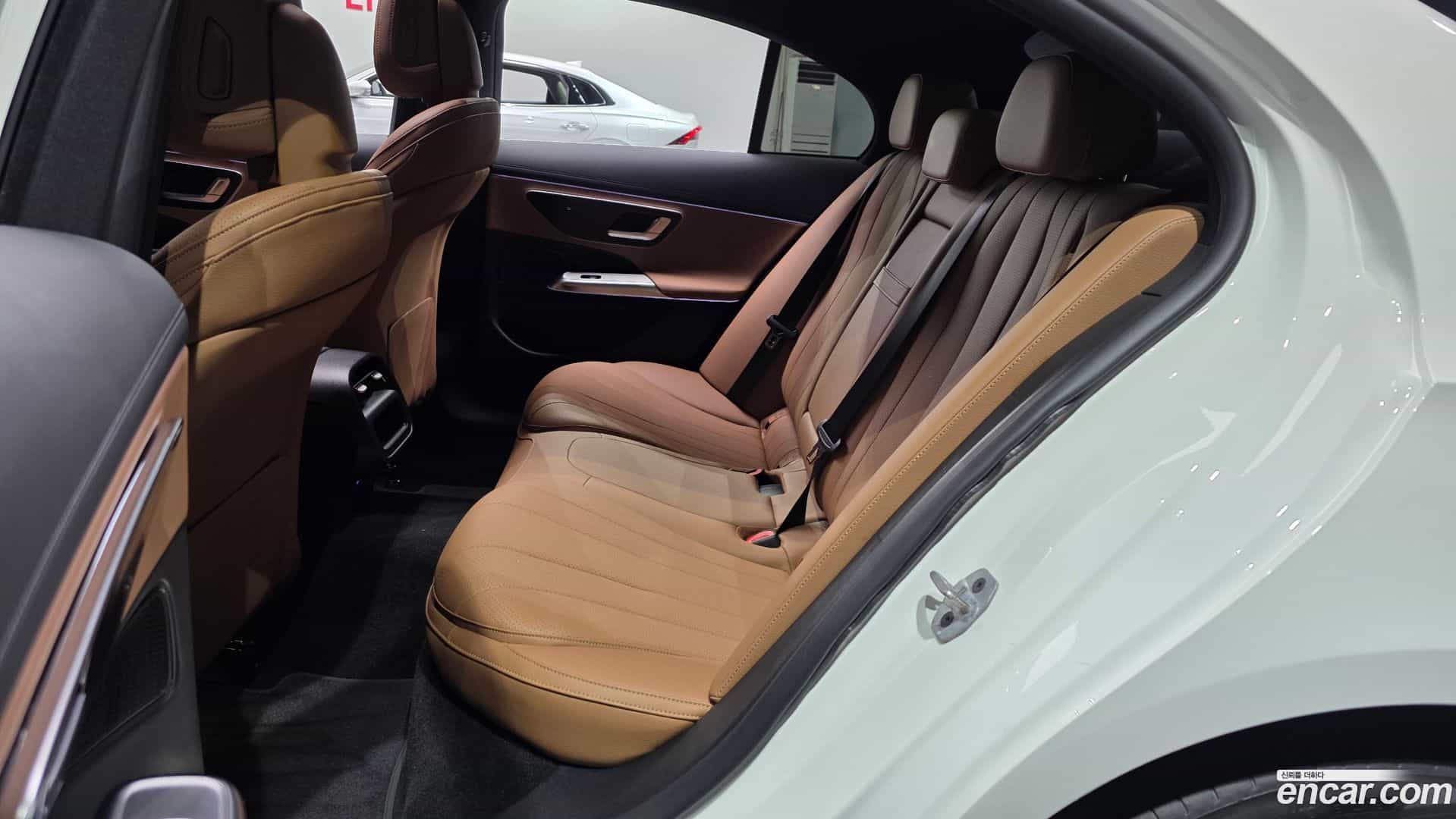 E-Class Mercedes-Benz 2025.5-OPTION-015