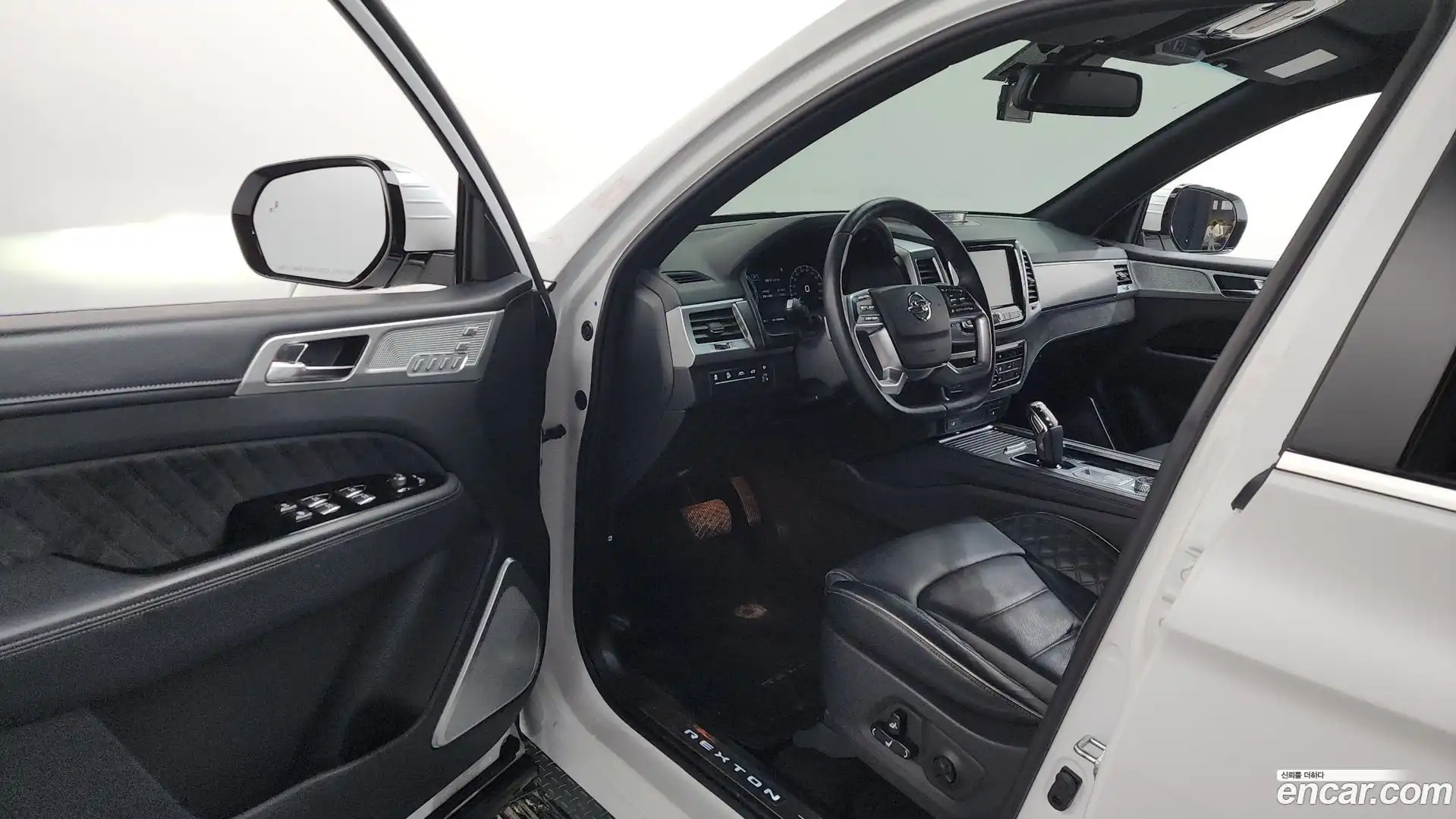 Rexton KG Mobility 2022.8-INNER-010