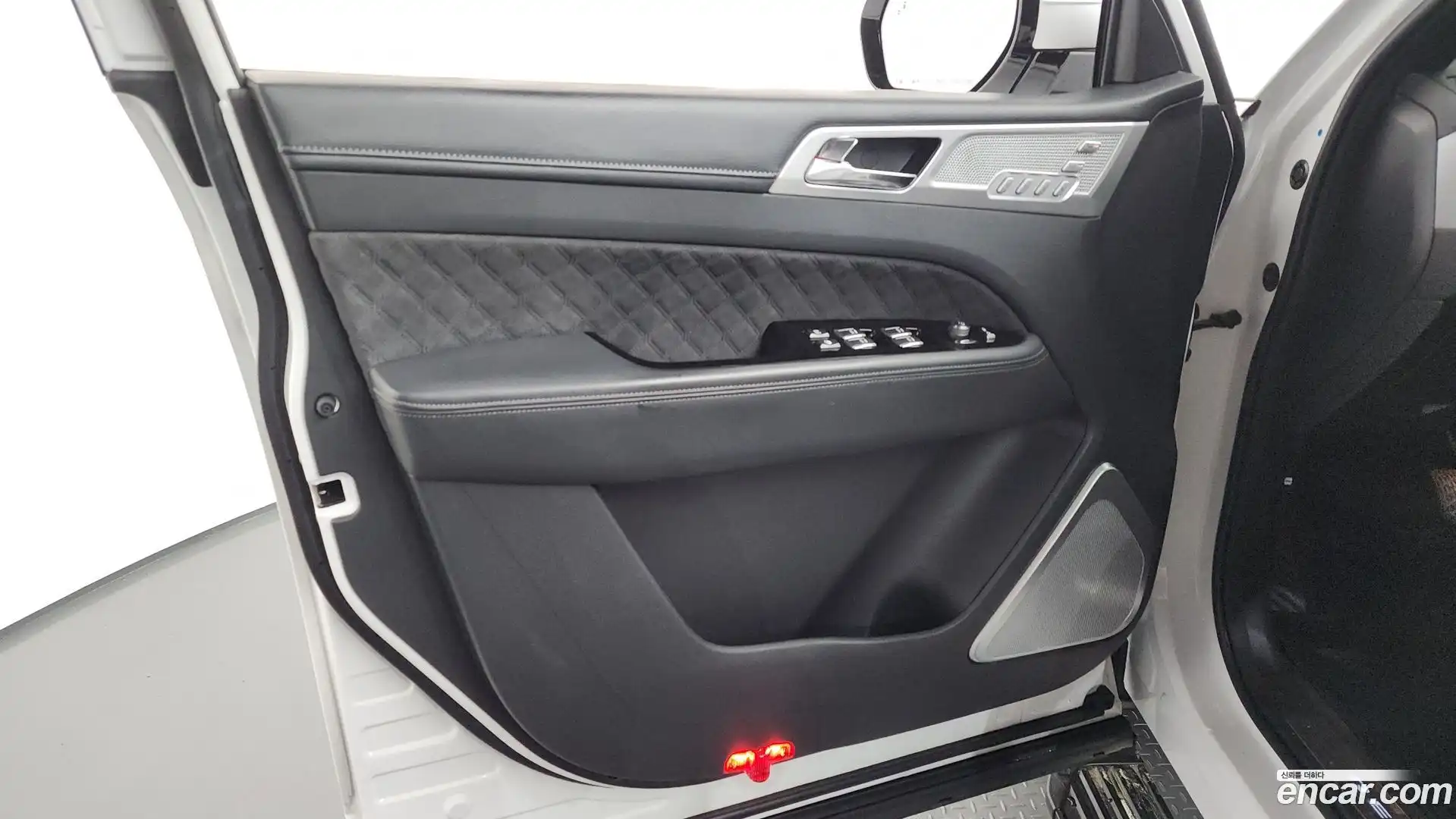 Rexton KG Mobility 2022.8-INNER-034