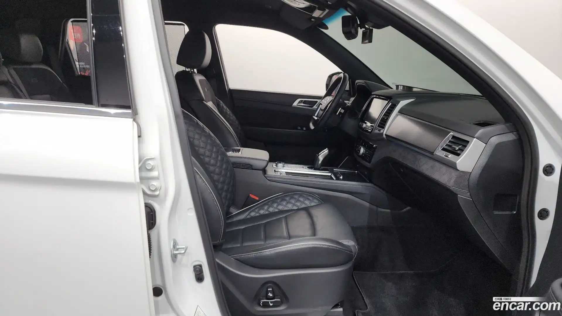 Rexton KG Mobility 2022.8-INNER-036