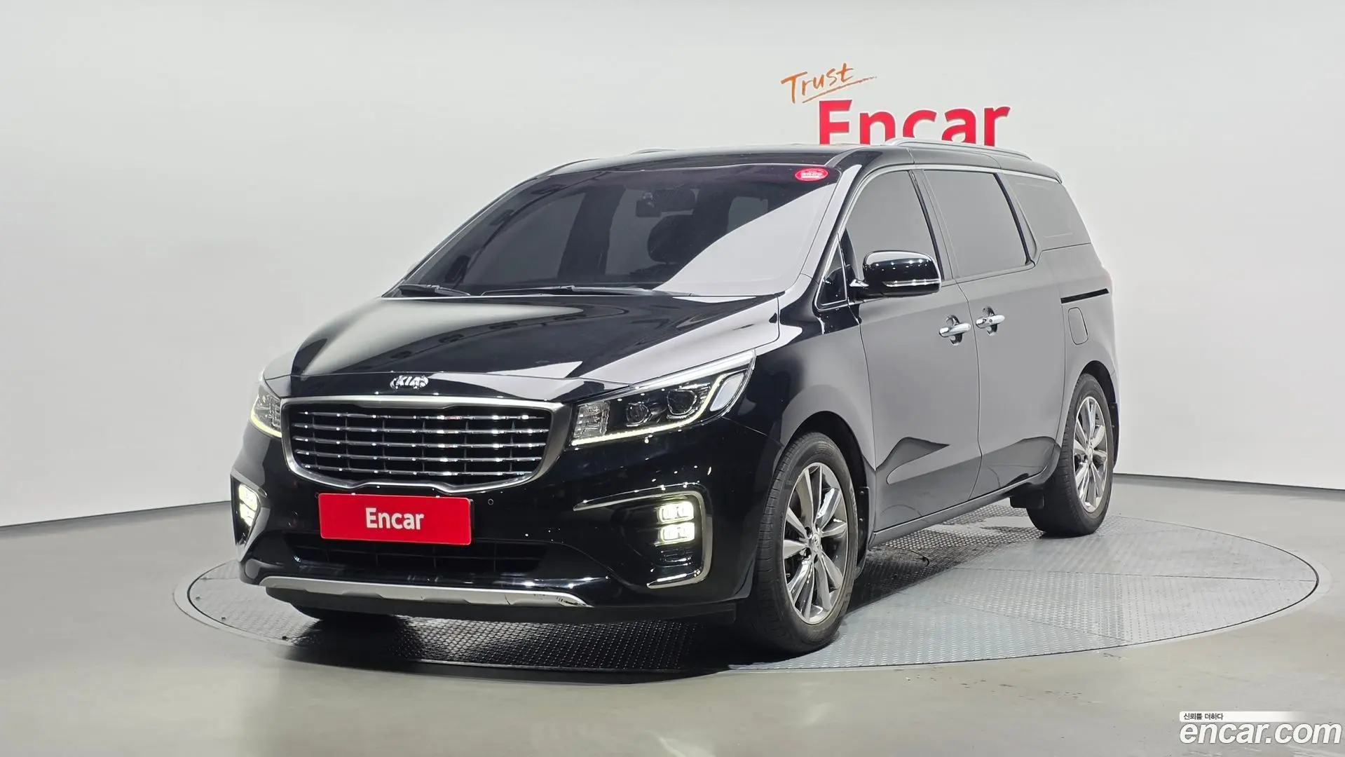 Main__Slider__Photo:Canival Kia 2019.8-0