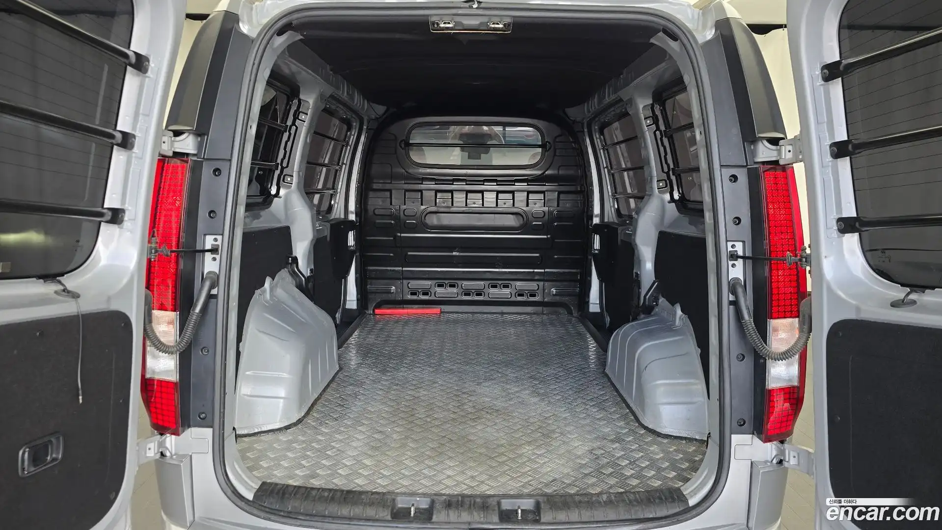 Staria Hyundai 2023.6-OPTION-024