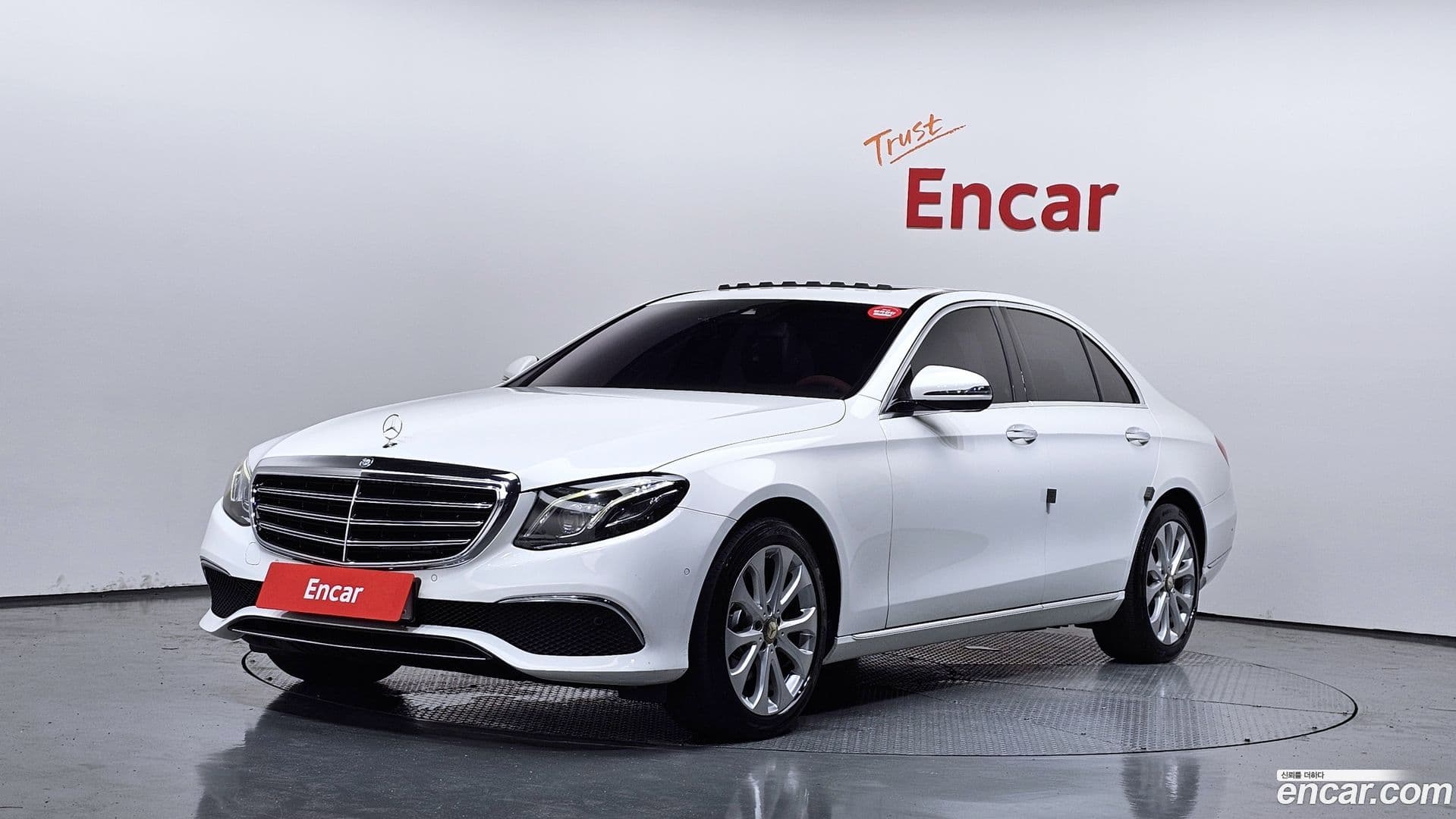 Main__Slider__Photo:E-Class Mercedes-Benz 2016.7-0