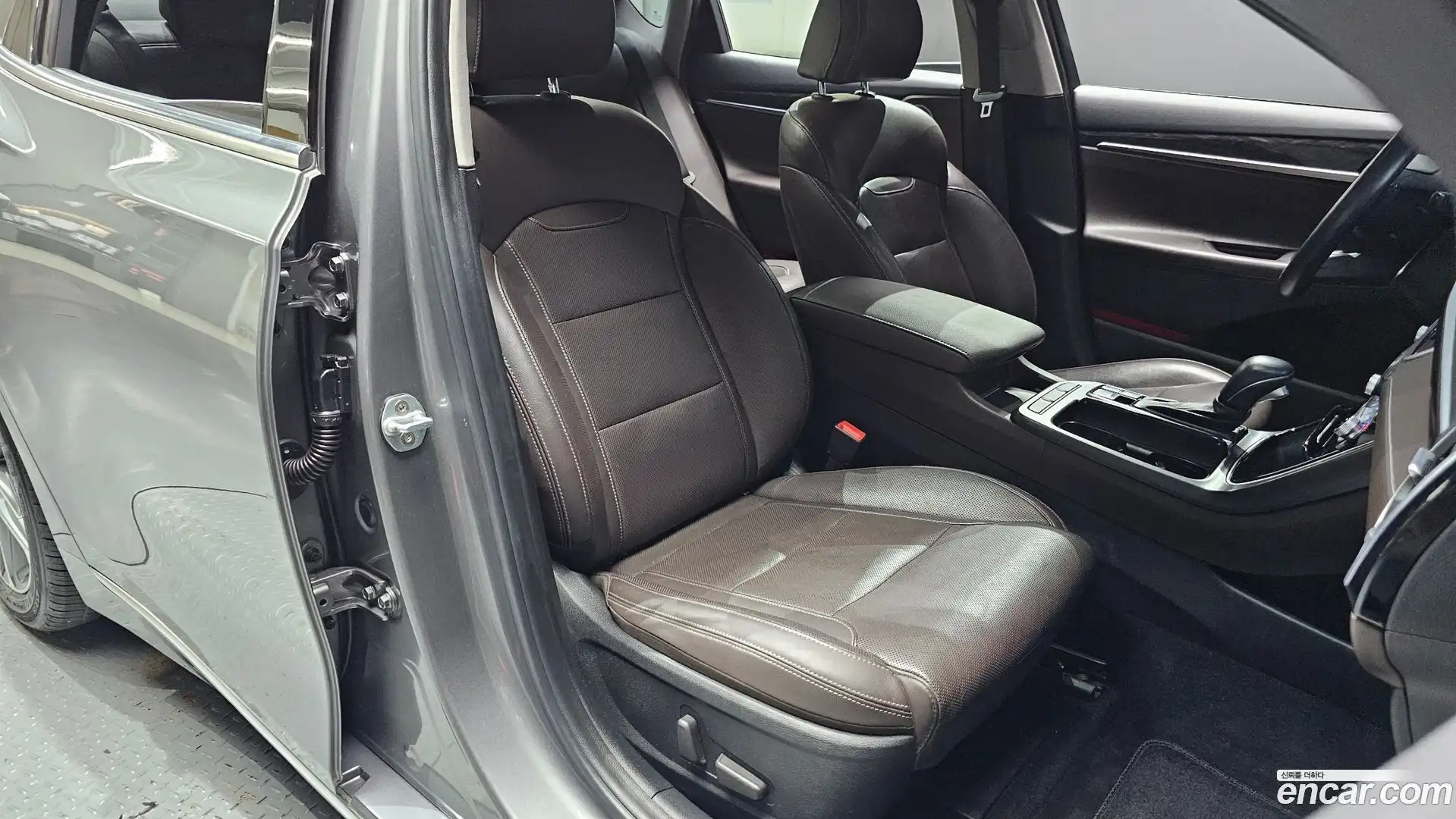 Grandeur Hyundai 2018.4-OPTION-015