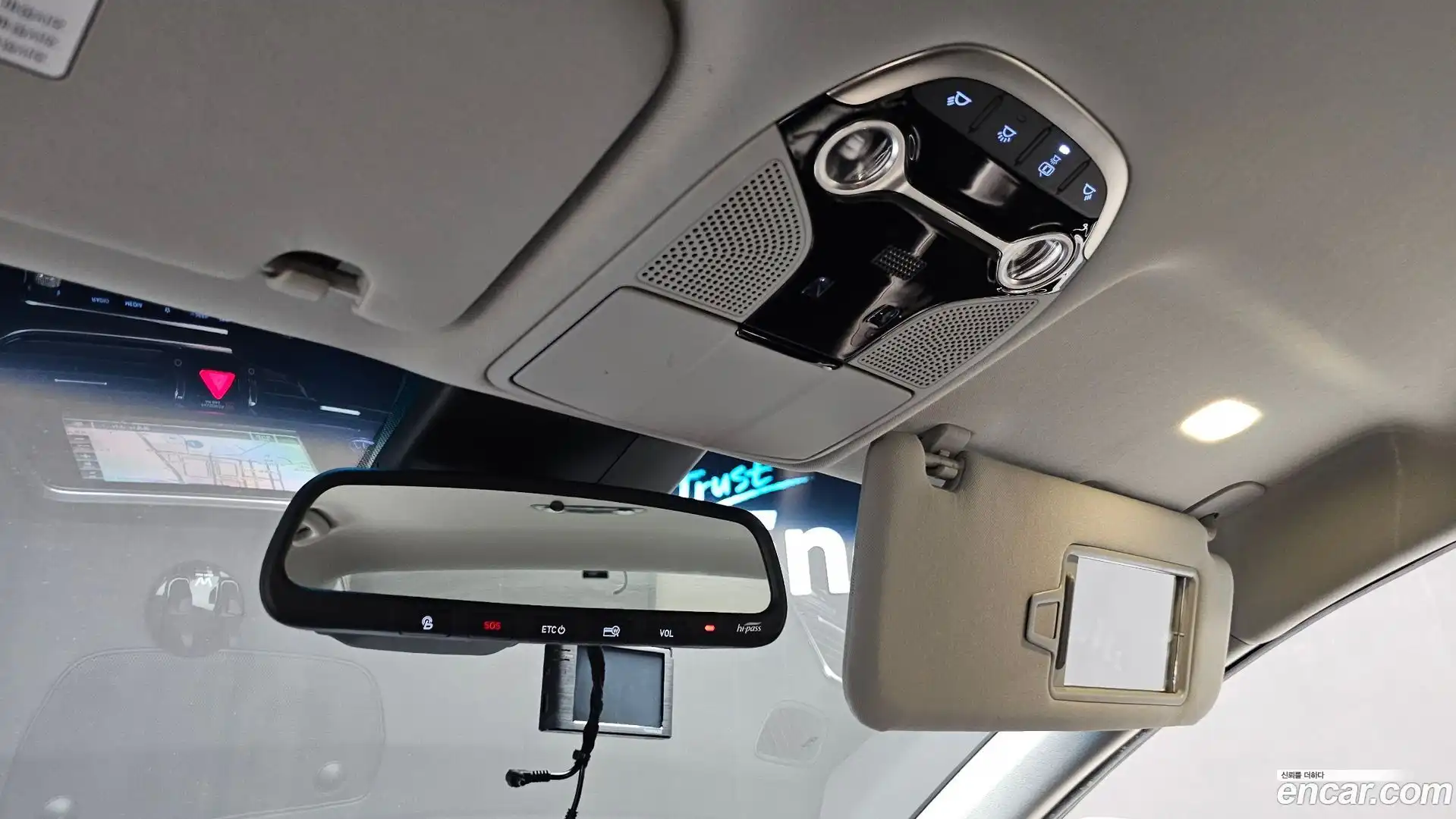 Grandeur Hyundai 2018.4-OPTION-021
