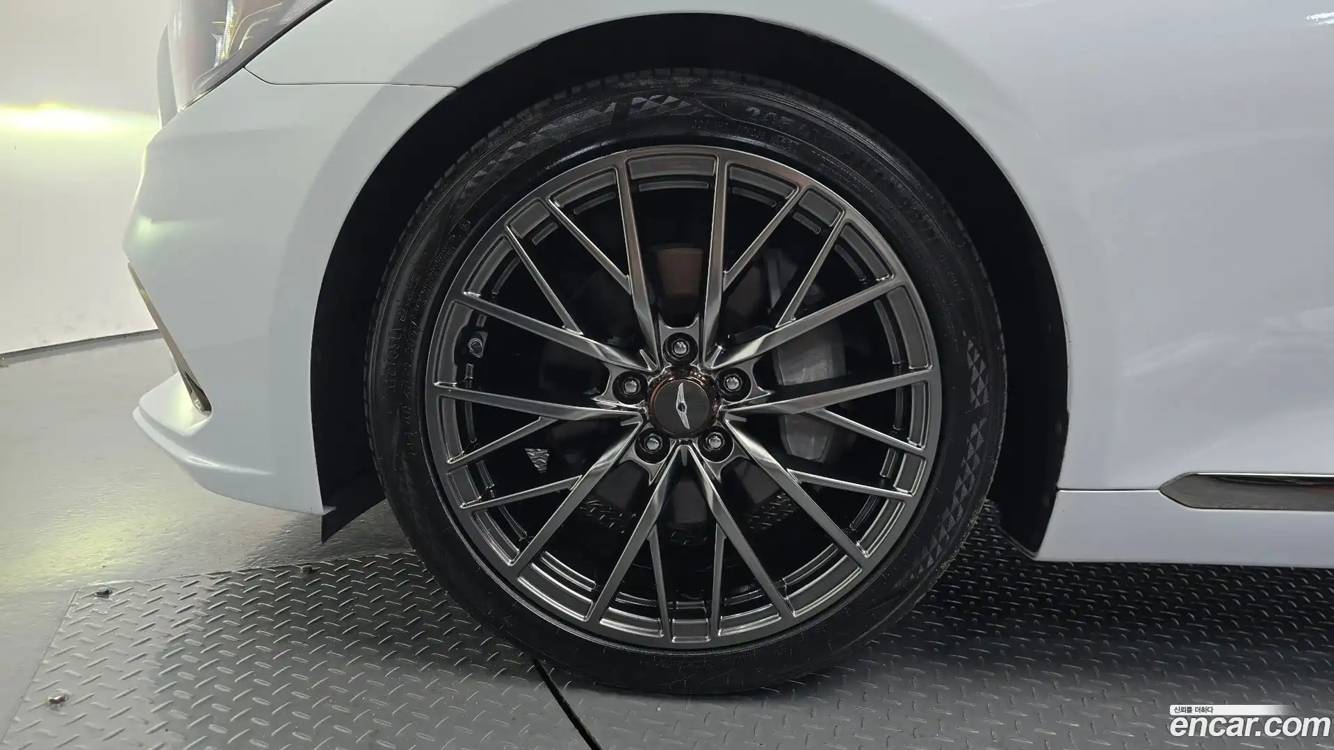 Genesis Hyundai 2014.5-OUTER-005