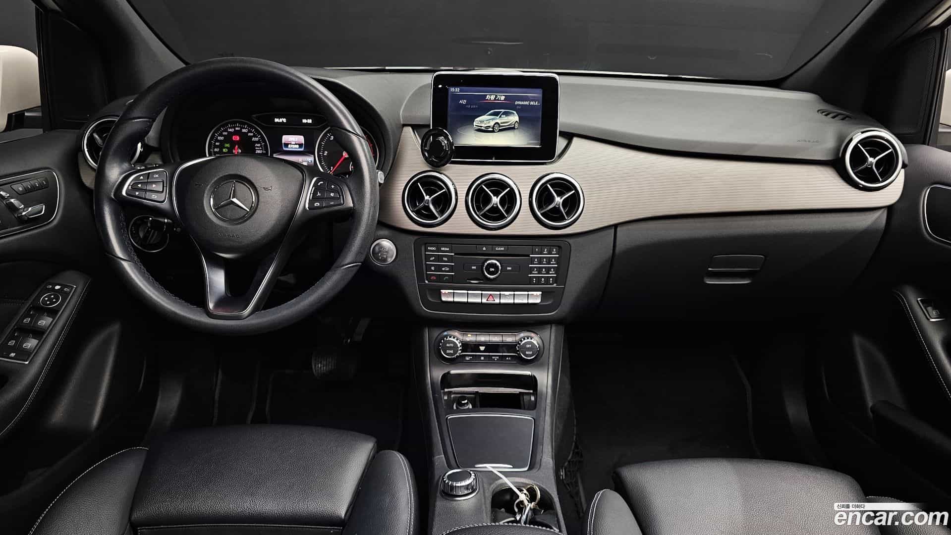 B-Class Mercedes-Benz 2017.2-INNER-007