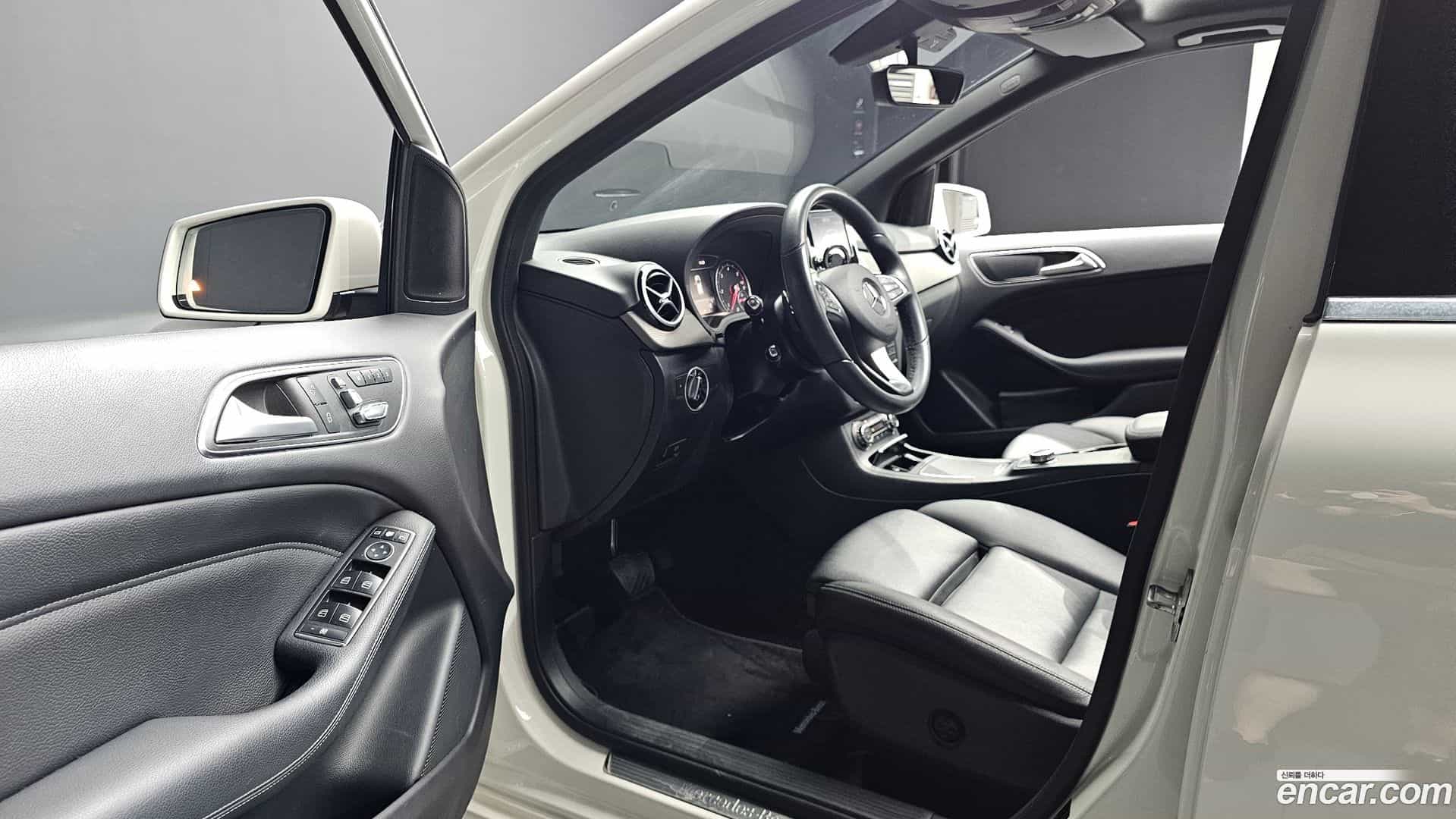 B-Class Mercedes-Benz 2017.2-INNER-010