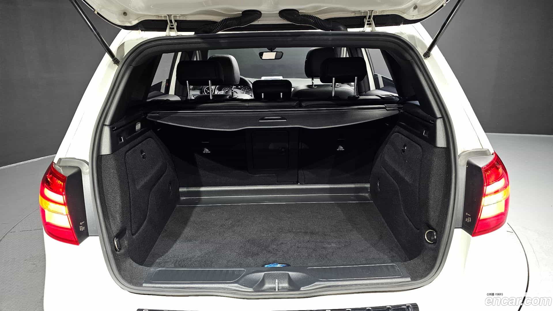B-Class Mercedes-Benz 2017.2-OPTION-024