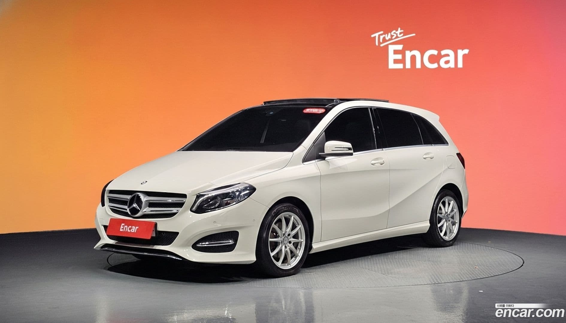 Main__Slider__Photo:B-Class Mercedes-Benz 2017.2-0