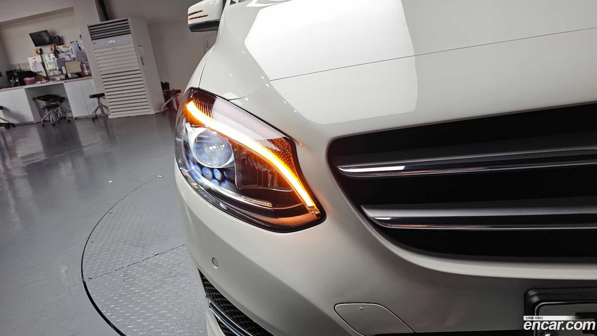 B-Class Mercedes-Benz 2017.2-OUTER-032