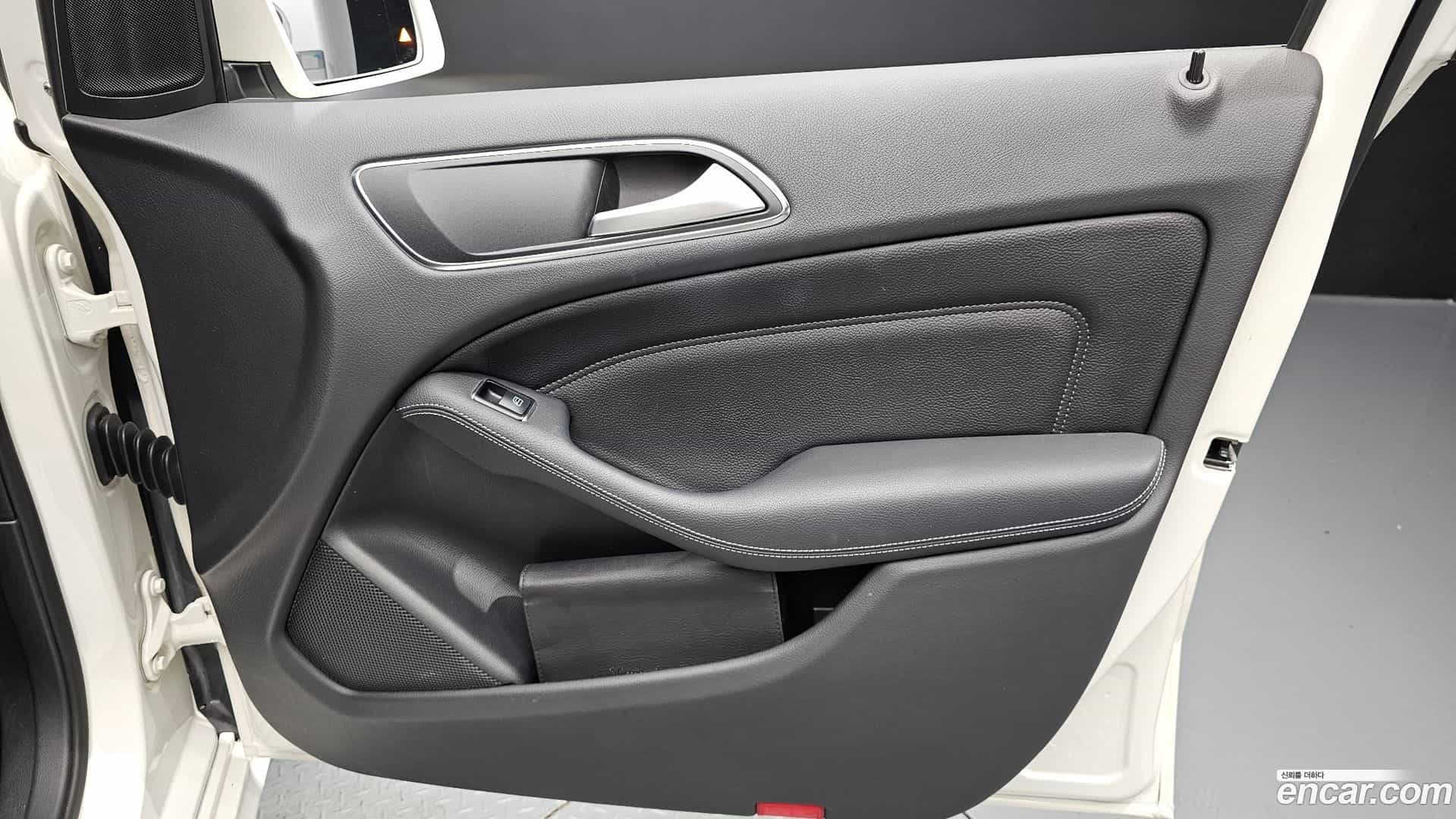 B-Class Mercedes-Benz 2017.2-INNER-034