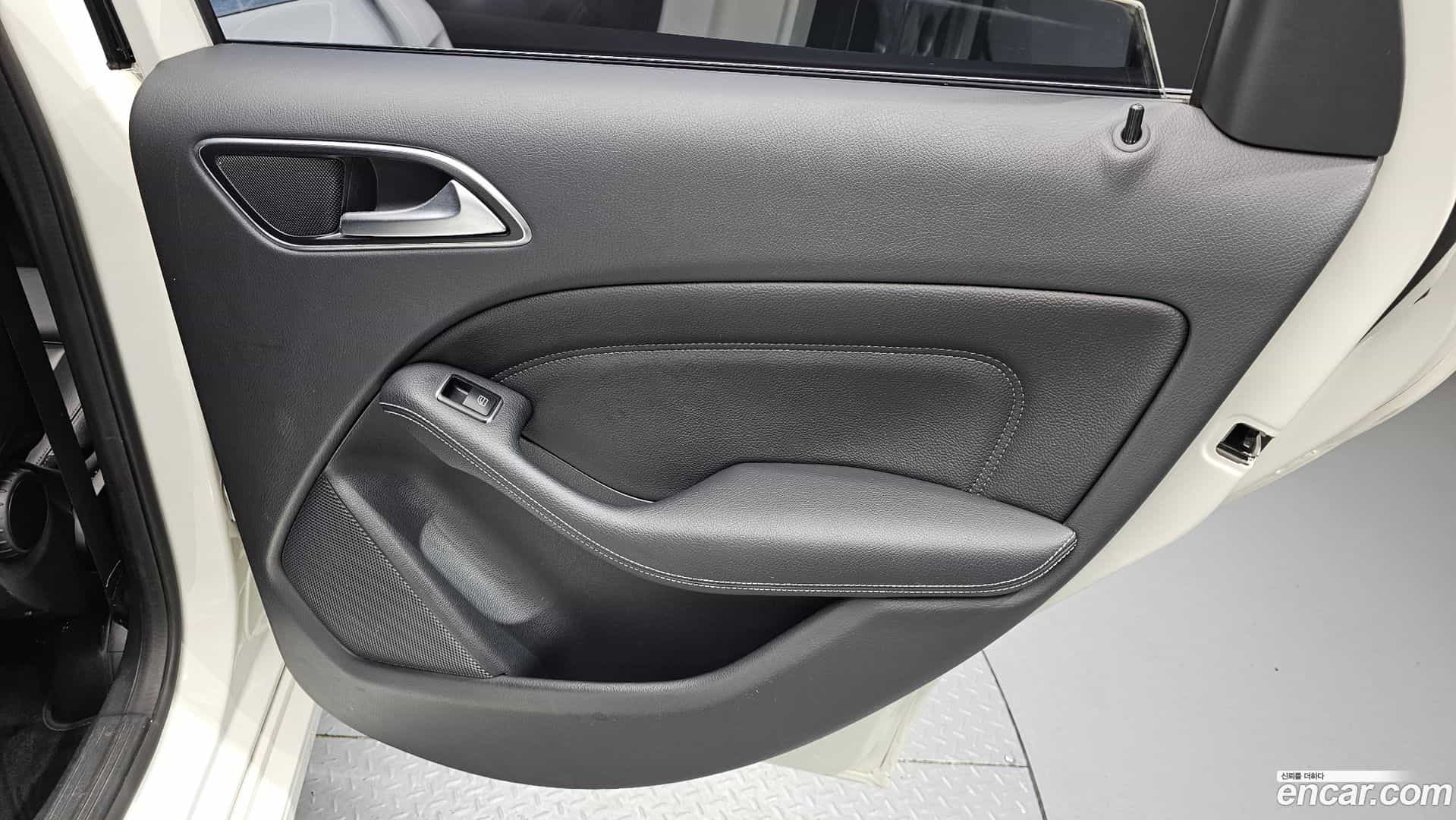 B-Class Mercedes-Benz 2017.2-INNER-035
