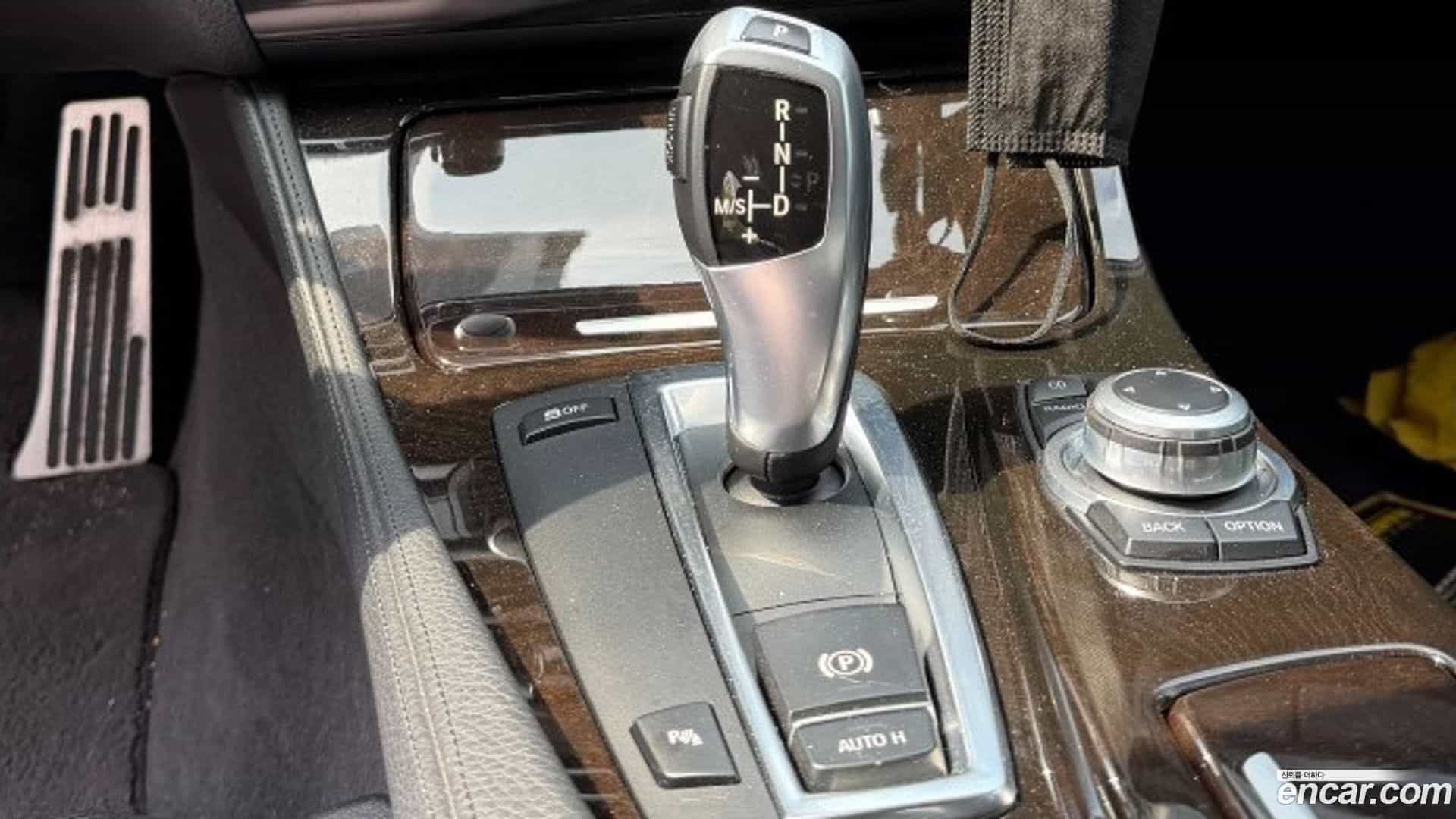 5-Series BMW 2010.5-INNER-009