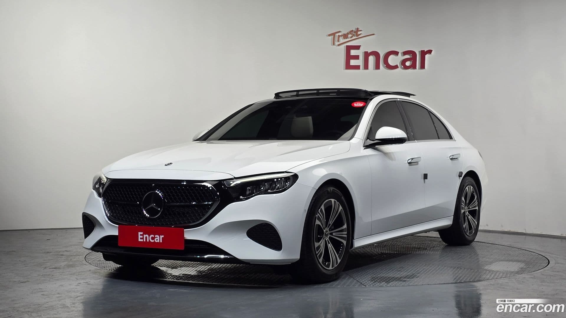Main__Slider__Photo:E-Class Mercedes-Benz 2025.4-0