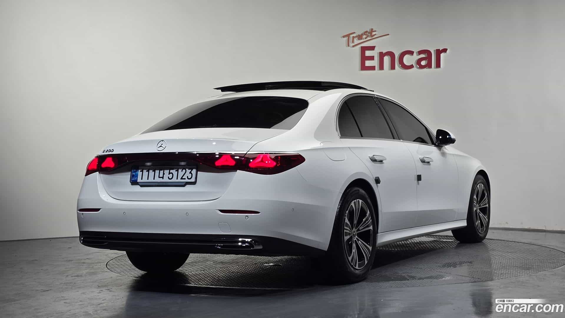 E-Class Mercedes-Benz 2025.4-OUTER-002