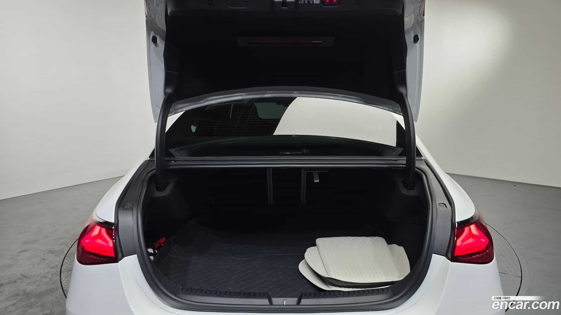 E-Class Mercedes-Benz 2025.4-OPTION-023