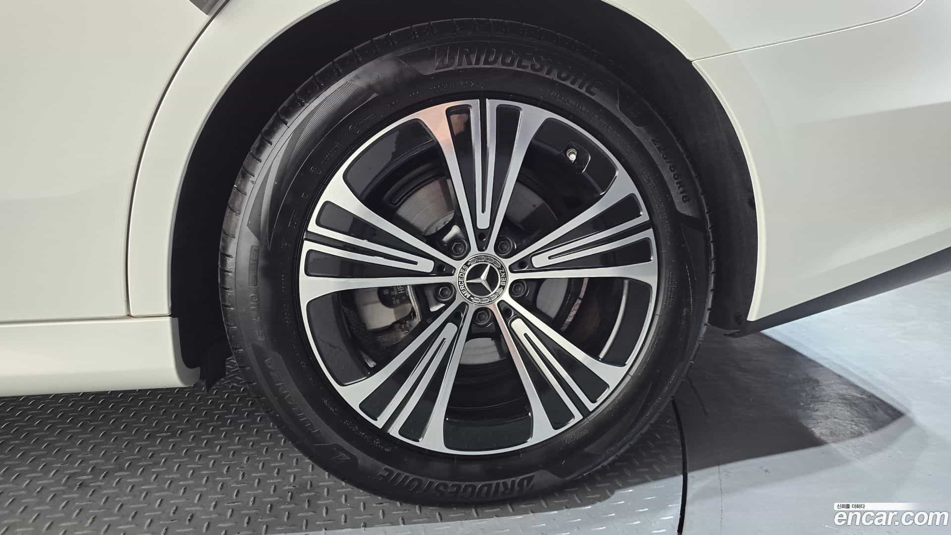 E-Class Mercedes-Benz 2025.4-OUTER-031