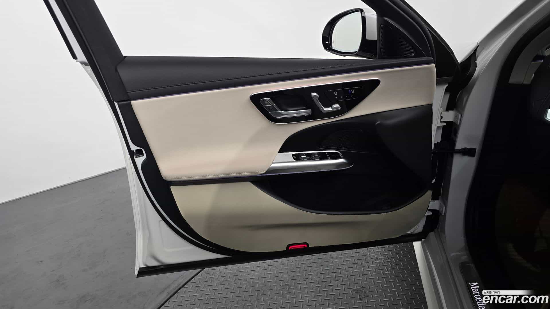 E-Class Mercedes-Benz 2025.4-INNER-034