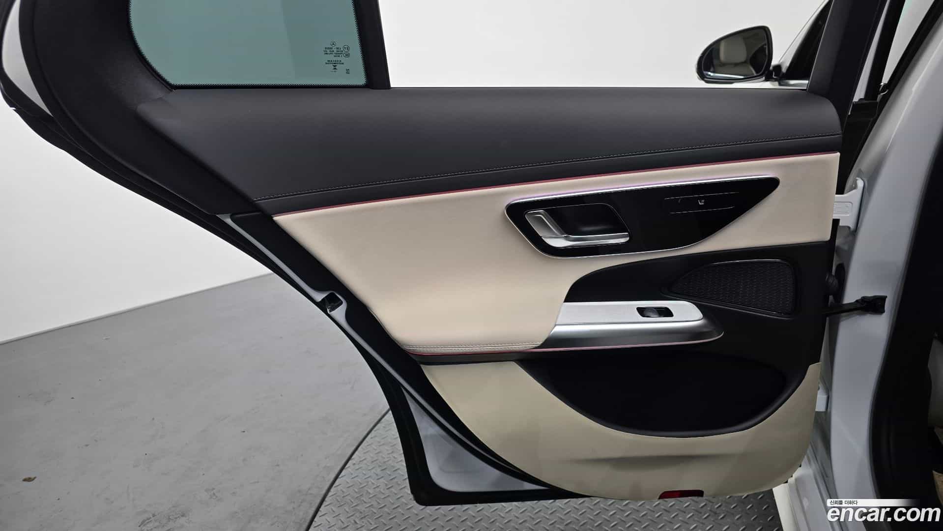 E-Class Mercedes-Benz 2025.4-INNER-035
