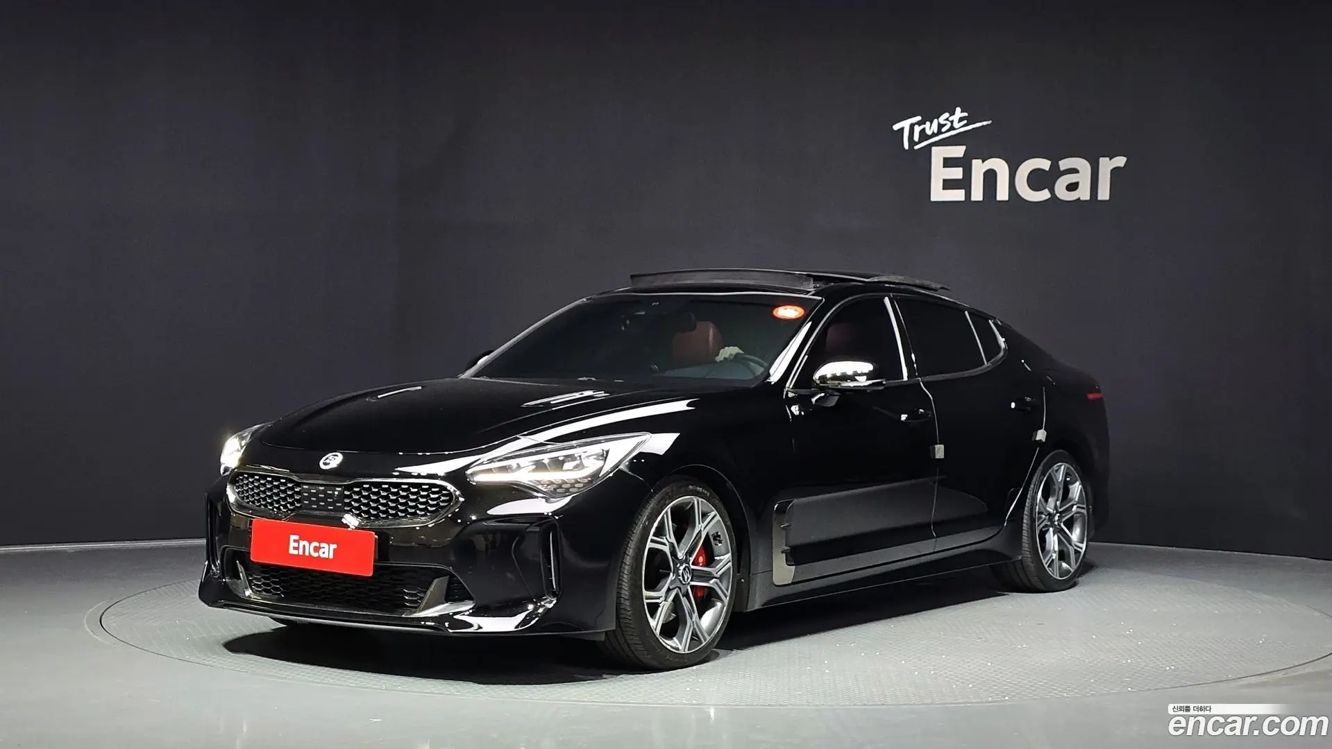 Main__Slider__Photo:Stinger Kia 2018.6-0