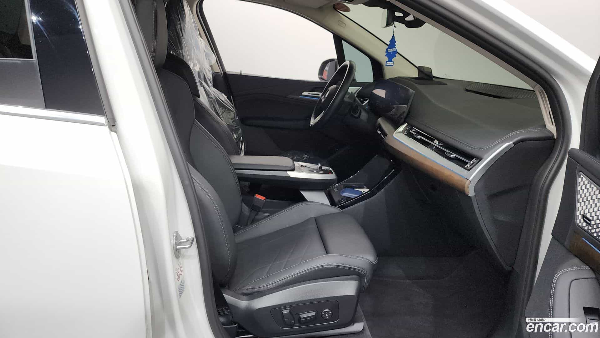 2-Series BMW 2023.7-INNER-036
