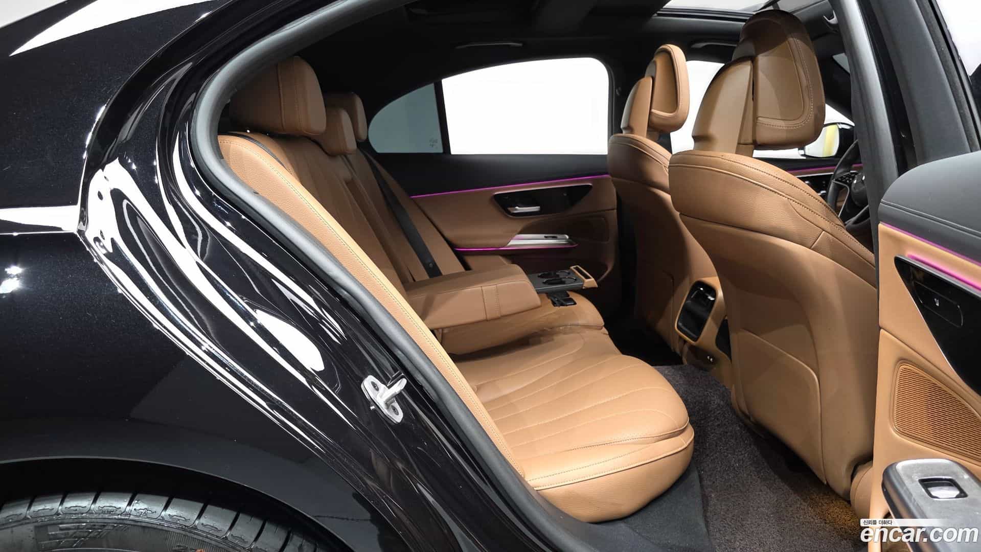 E-Class Mercedes-Benz 2024.6-OPTION-015