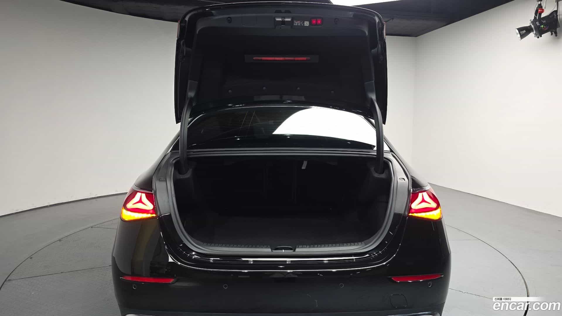E-Class Mercedes-Benz 2024.6-OPTION-024