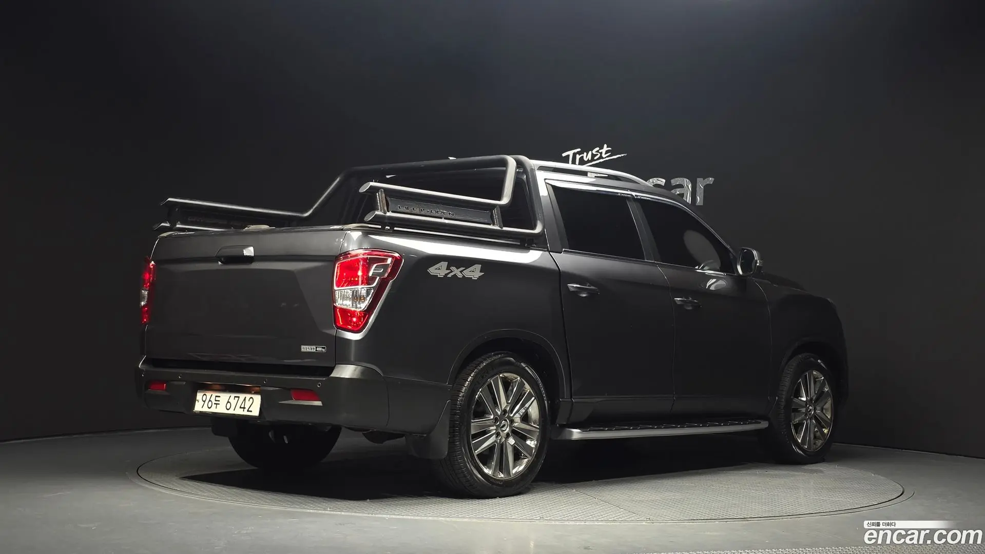 Main__Slider__Photo:Rexton KG Mobility 2019.11-1